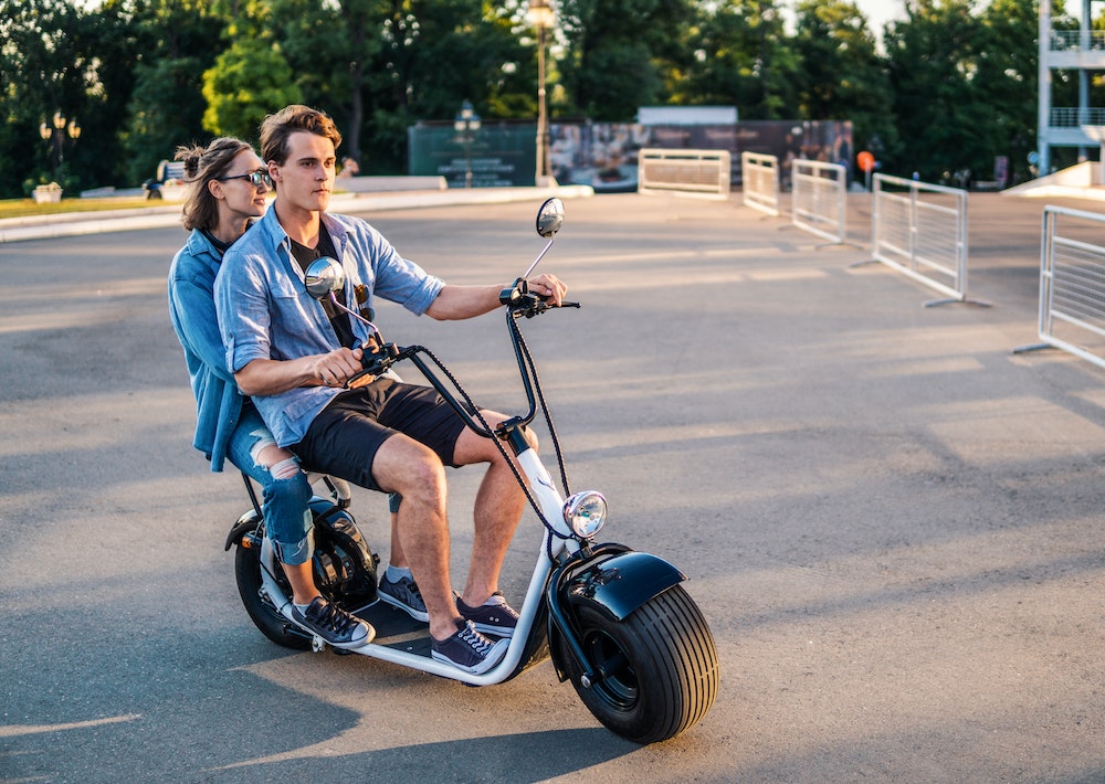 L'usage des vélos électriques : problématiques juridiques en matière de droit des biens publics