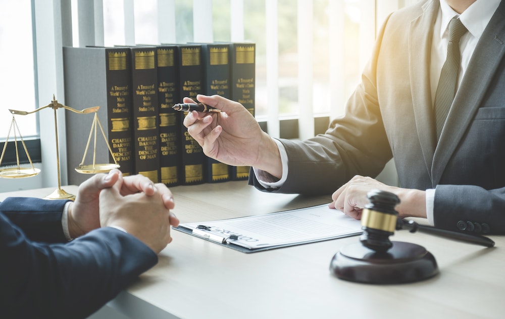 Les aspects juridiques à considérer lors de la reprise d'une entreprise