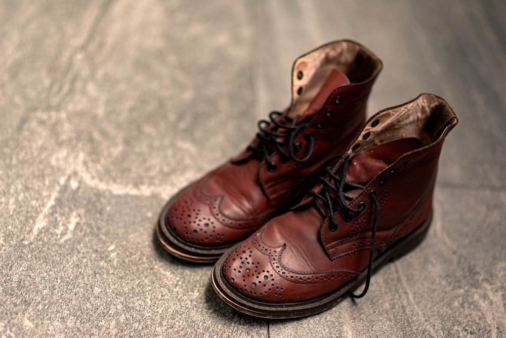 Le port obligatoire des chaussures de sécurité : une nécessité légale et protectrice pour les travailleurs