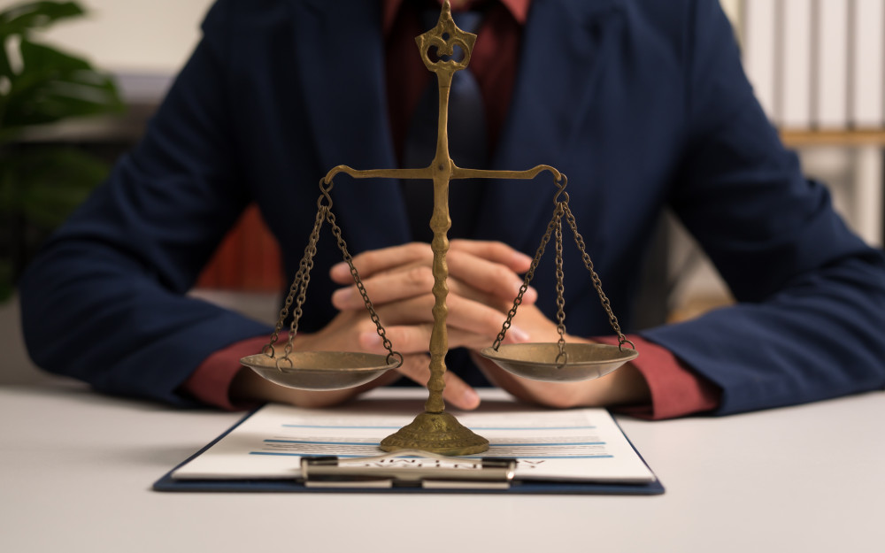 La force obligatoire du contrat : Fondements et implications juridiques
