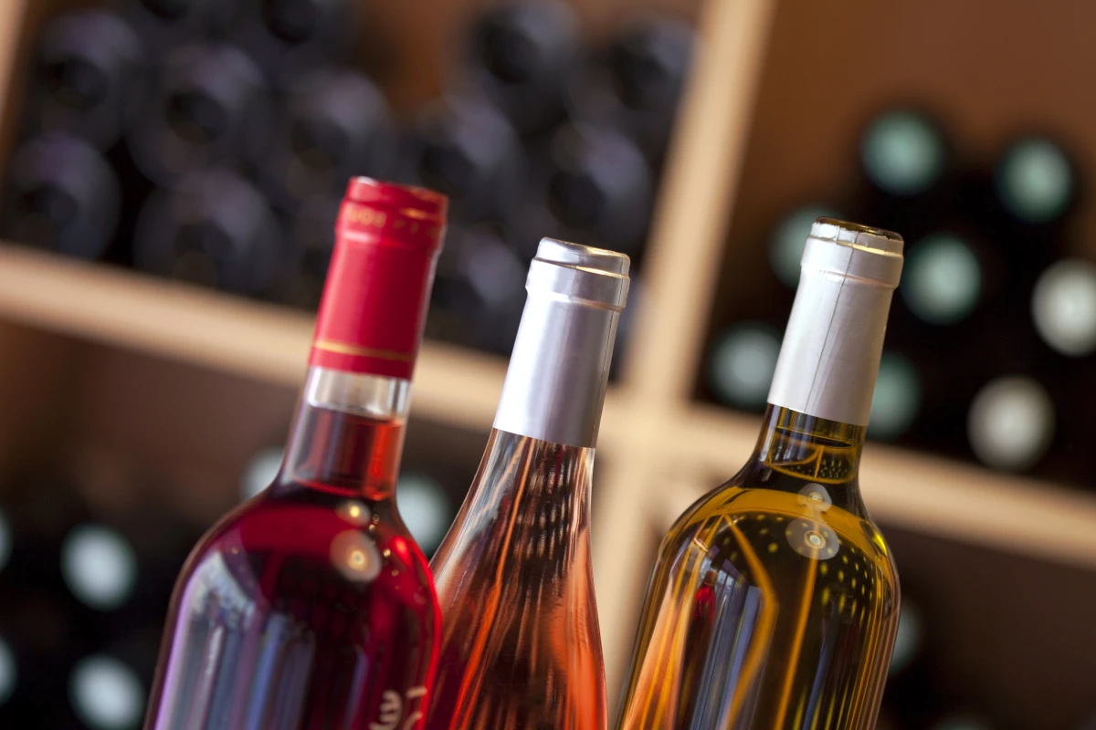 Les défis juridiques des restrictions géographiques sur la vente de coffrets de vin