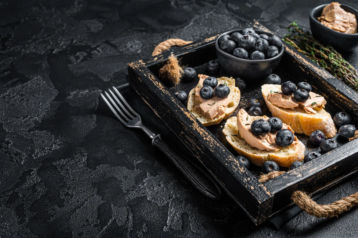 Les exigences strictes du label bio pour le foie gras : un défi juridique et éthique